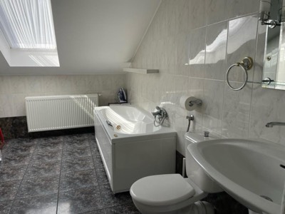 Łazienka z wanną w apartamencie
