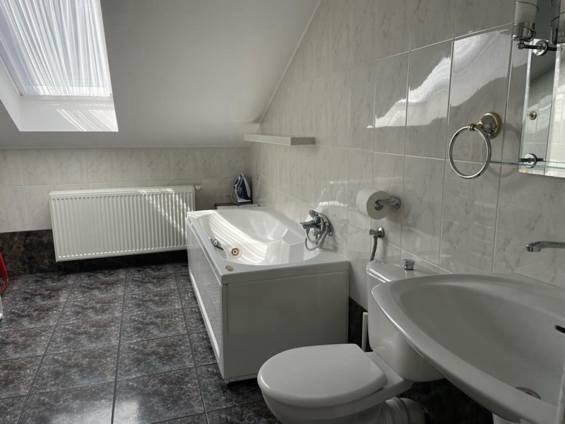 Łazienka z wanną w apartamencie