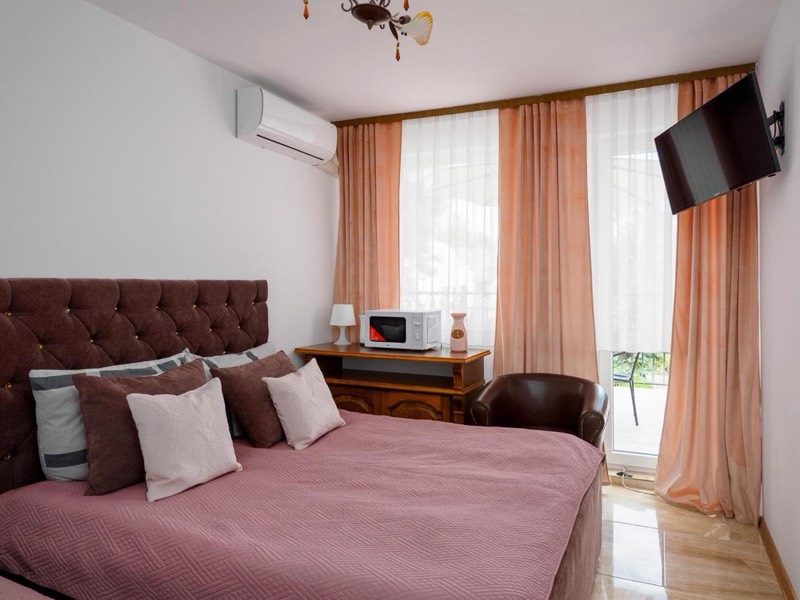 Pokój z wyjściem na balkon w ośrodku Gallus